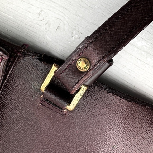 AUTHENTIC Louis Vuitton Taiga Clutch. Burgundy. - Picture 5 of 16
